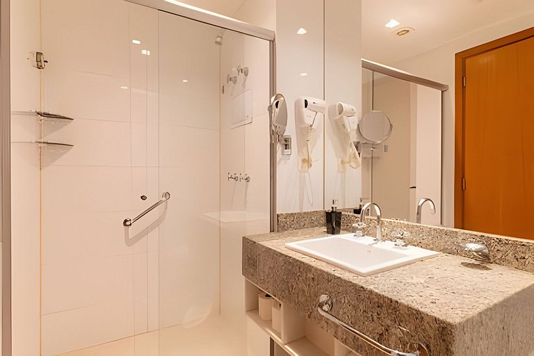 Flat de luxo - Brisas do lago + garagem.