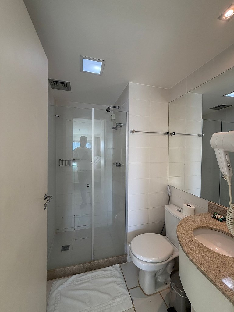 Flat moderno para até 4 pessoas 16° + garagem.